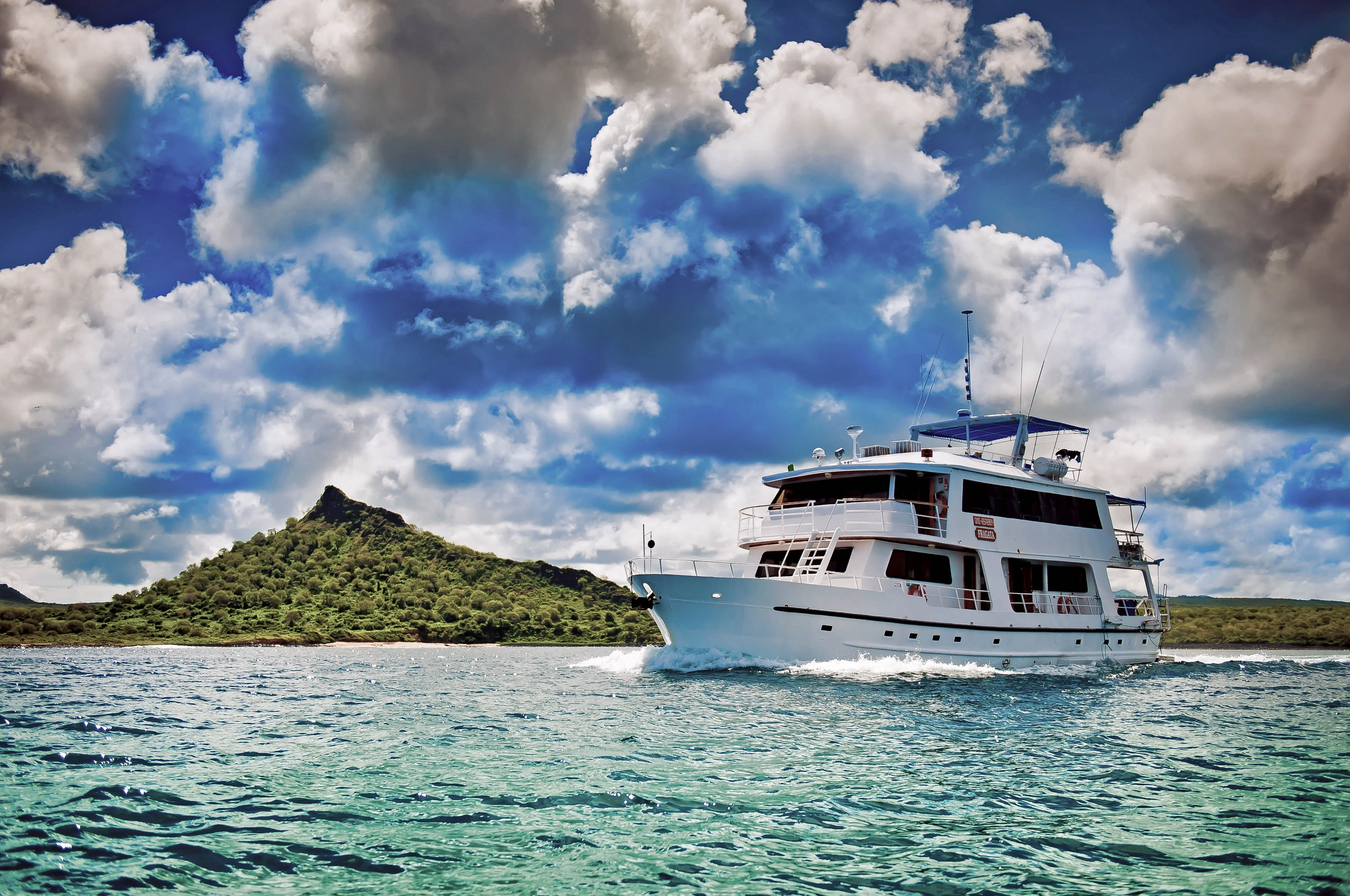 Fragata, bateau de croisière aux Galápagos