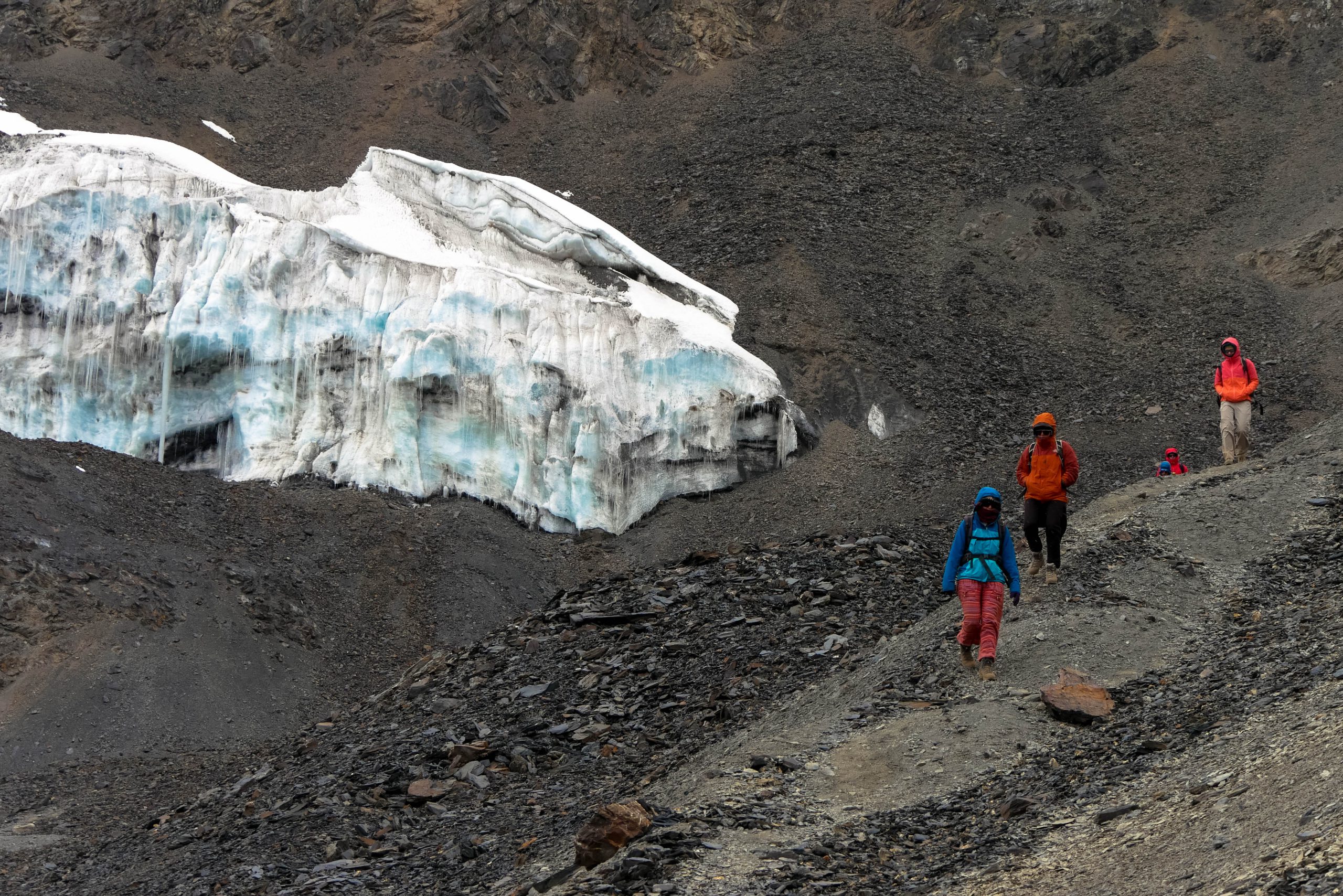 Lagune glaciaire turquoise de la cordillère de Vilcanota