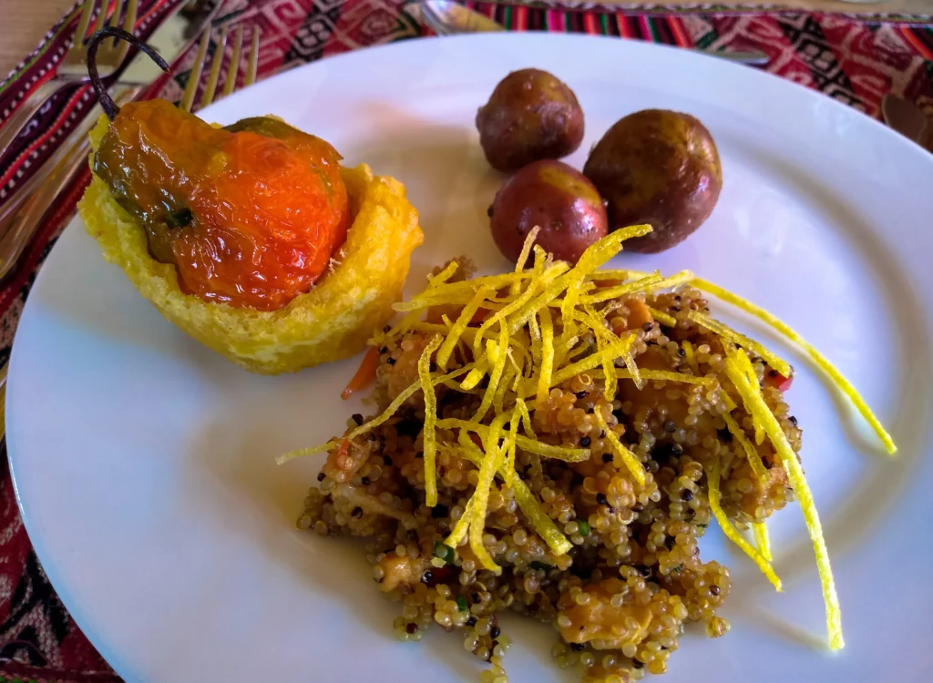 assiette de Rocoto relleno cusqueño, plat typique des andes péruviennes
